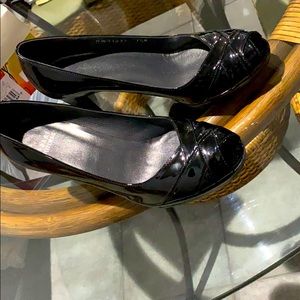 Wore only once very confortable black shoe